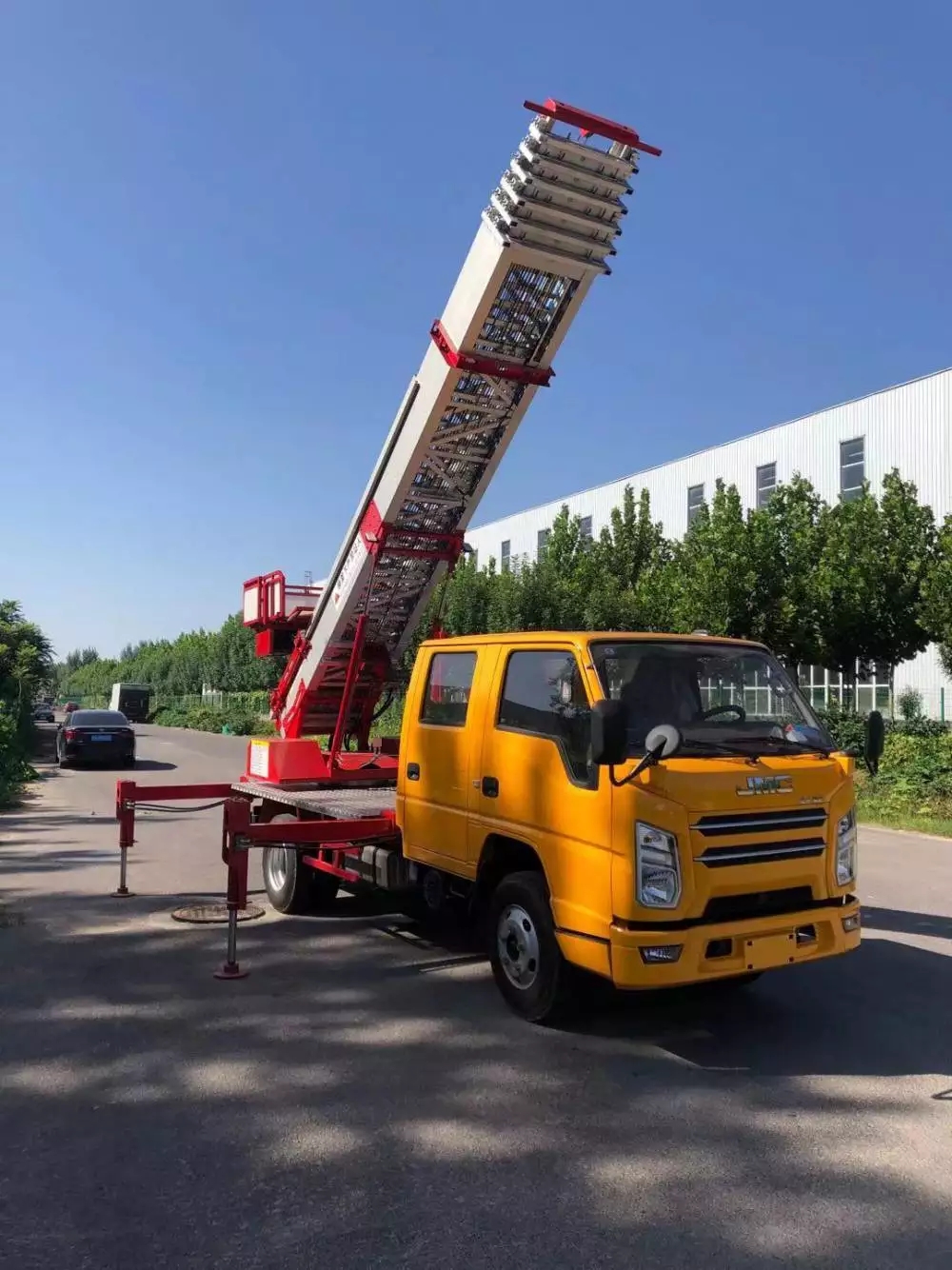 德格附近的云梯车出租服务：轻松解决高空作业需求