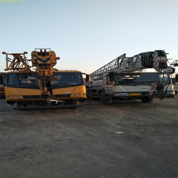 德格吊车吊挖机正确办法